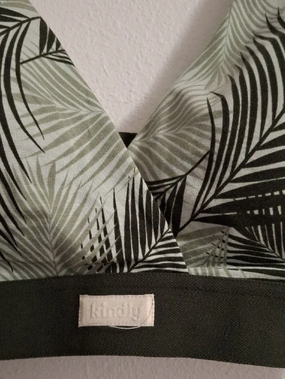 Leaf-Print Wireless Bralette in Green Size Xl